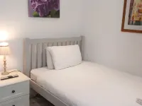 Number Four Hotels near SEA LIFE Brighton