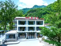 閒來碧溪·Hill Rest·輕奢度假美宿（涇縣水墨汀溪風景區店） 水墨汀溪風景區附近的飯店