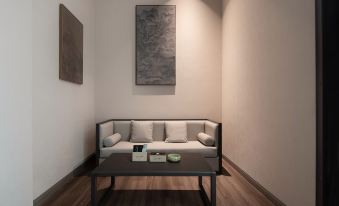 Walling Hotel(Auto Expo Center Jinyu Metro Station Branch)