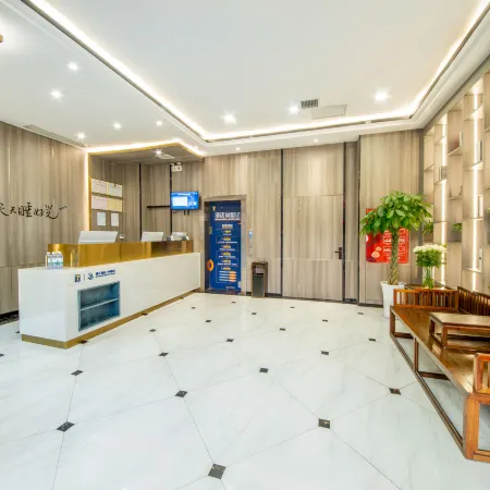 7Days Inn Hotel (Hanzhong Chenggu Shangmao Pedestrian Street) Отели в г. Чэнгу