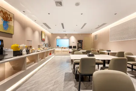 BORUN HOTEL Отели рядом с достопримечательностью «Zhuhai City Polytechnic»