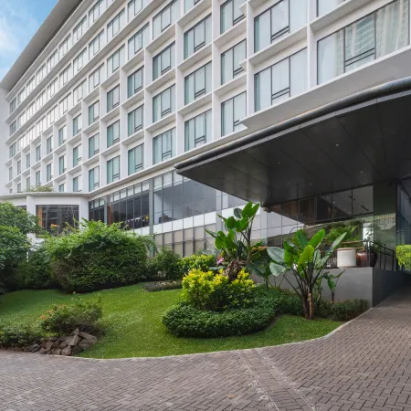 Veranda Hotel Pakubuwono Отели рядом с достопримечательностью «Плаза Сенаян»