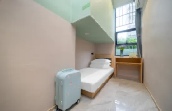 荔枝紅了·雅緻單間青年泊旅（廣州體育西路地鐵站正佳廣場店）