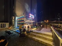 Yiban Apartment (Longguang Century Business Center Shantou High-Speed Railway Station)