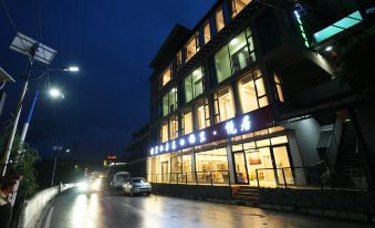 Meiliyue Residential Homestay(Feilaisi Meili Snow Mountain Scenic Area Store)