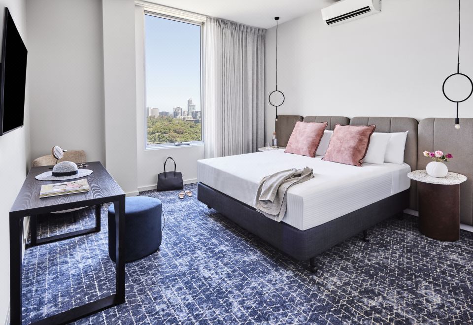 Holiday Inn Melbourne on Flinders Over view