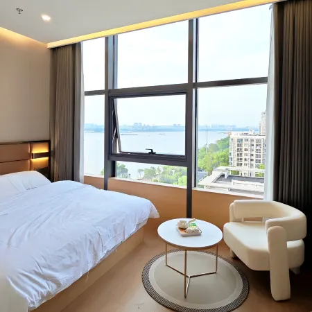 Lanjiangyue River View Homestay Отели рядом с достопримечательностью «Йиджианг Тауер»