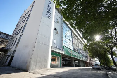 EASYINN·易住假日飯店（南昌紅谷灘萬達廣場秋水廣場店） 秋水廣場附近的飯店