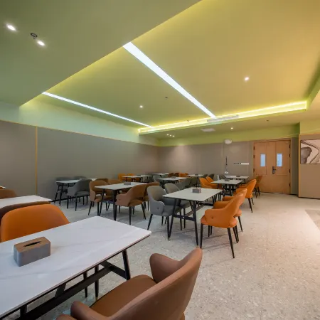 GreenTree Inn Express Hotel (Jiulong Hui Liqun Shopping Plaza)