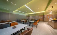 GreenTree Inn Express Hotel (Jiulong Hui Liqun Shopping Plaza)