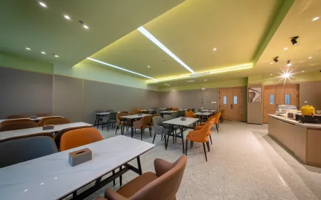 GreenTree Inn Express Hotel (Jiulong Hui Liqun Shopping Plaza)