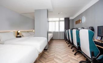 huobao Esports Hotel (Shanghai Fengxian Jinhui Commercial Plaza)