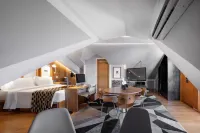 Brown's Downtown Hotel Hotels near Arco da Rua Augusta