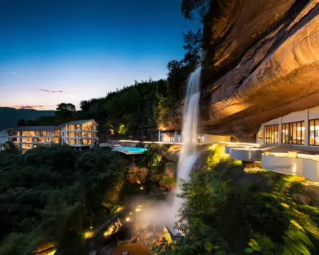 Su Ri Qinghe Cliff Waterfall Wild Luxury Hotel Hotels in Chishui