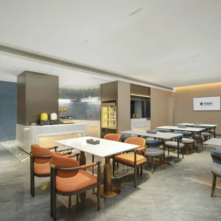 REZEN SELECT （Guangzhou Beijing Road Pedestrian Street Agricultural College Metro Station Store） Отели рядом с достопримечательностью «Юэсю»