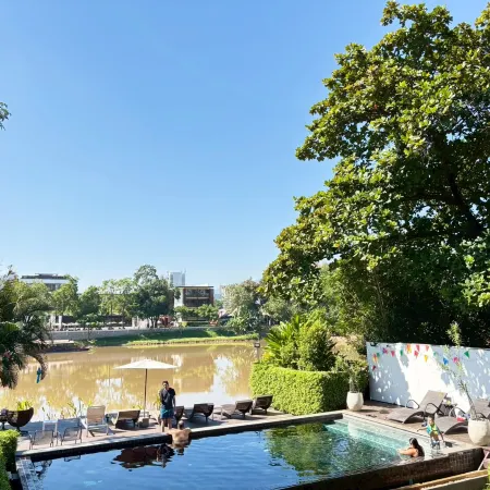 I-River Chiangmai Отели рядом с достопримечательностью «Храм Чай Монгкол»