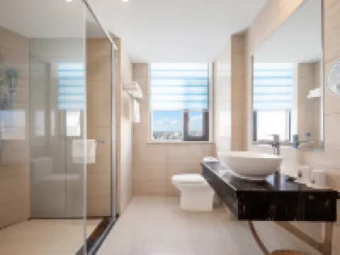 ‌Haotai Hotel (Dawu Experimental Secondary School, Central Bus Station) Hotel di Dawu