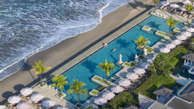 The Seminyak Beach Resort & Spa Отели рядом с достопримечательностью «TSL The Shampoo Lounge»