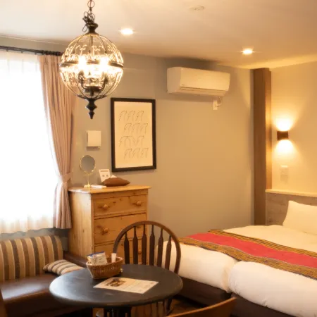 7 Rooms Hotel & Cafe Отели рядом с достопримечательностью «Железнодорожная станция Касай»