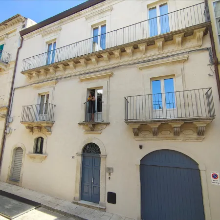 P43 Sicilian Suites