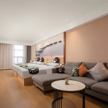 Chonpines Hotel (Liaocheng New Oriental Plaza Five-star Department Store)