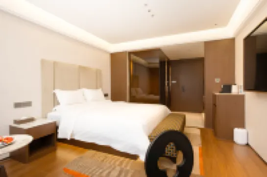 Ju Hotel (Dali Binchuan Golden City Impression Branch)