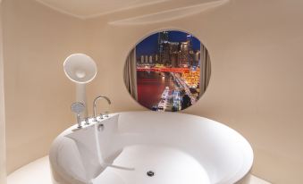Moon· Guang Jiangjing Guest House (Jiefangbei Hongyadong Branch)