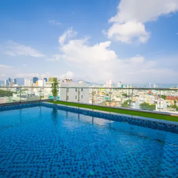 QUOC CUONG HOTEL& APARTMENT DANANG BY HAVILAND Отели рядом с Аэропорт Дананг