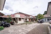 Rehat at Hotel Kurnia Karapitan