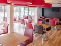 Travelodge Glasgow Braehead โรงแรมใกล้ไอบร็อกซ์ สเตเดียม