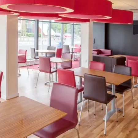 Travelodge Glasgow Braehead Отели рядом с достопримечательностью «Больница «Гартнейвел»»