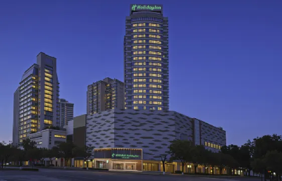 Holiday Inn YIWU CENTER by IHG Центр города и Xiuhuguangchang: отели