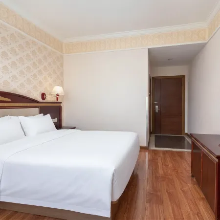 Beiliu Grand Hotel (Guijiang Pearl Pedestrian Street)