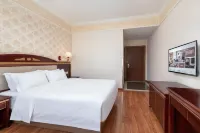 Beiliu Grand Hotel (Guijiang Pearl Pedestrian Street)
