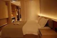 AQ MYRZA Inn - parking