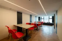 Xinmai Qinghe Hotel (Urumqi International Convention & Exhibition Center Wuyue Plaza Branch)