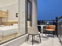 Yunlanju · CloudMist | Family-Friendly Designer Scenic Boutique Stay (Baoquan Tourism Resort Area) - ที่มีบาร์