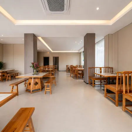 Guanlan Mountain Lodge (Libo Xiao Qi Kong Scenic Area West Gate)