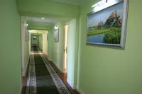 Altai Business Hotel - parkir