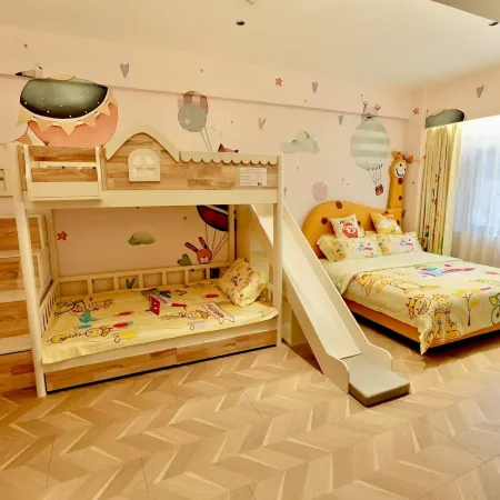 Rujia Ruibai Cloud Hotel (Linjiang Jiangxin Island Branch)