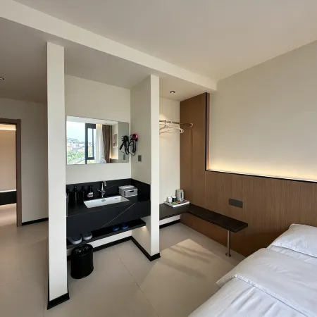 Shanjian · Design Hotel (Nantian Lake Tourist Resort Sports Park)