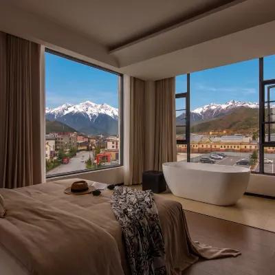Boye BOYE Designer Resort Scenic Homestay (Shangri-La) Hotels near Tibetan Culture Expo Center