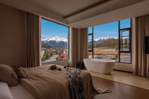 BOYE Designer Holiday Scenic Hotel (Shangri-La) - ที่มีบาร์
