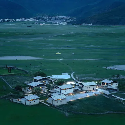 Jianglu·Serton Nomadic Hotel, Shangri-La Hotels near Napa Hai (Yila Grassland)
