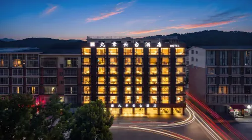 Jiuzhang Yuntai Hotel - 2 ดาว