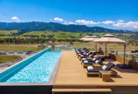 Luxman SEMAN · Cloud Horizon Infinity Pool Panoramic Designer Homestay - Infinity Pools