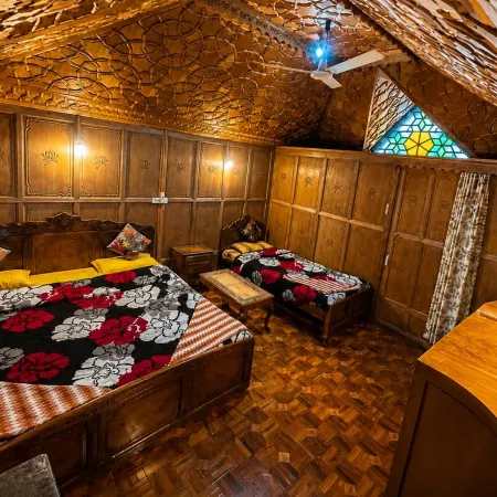Baktoo Palace premium Houseboat