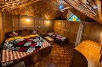 Baktoo Palace premium Houseboat - parkir