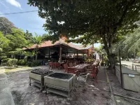 MagTree Flora Bay Chalet - breakfast