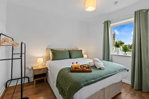 Stylish Central Warrington Stay | Free Parking - 4-Star